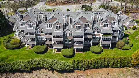 400 Meshanticut Pkwy #13, Cranston, RI 02920