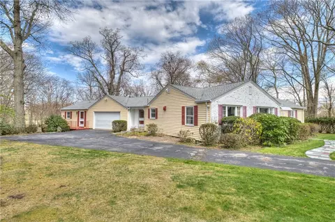 Exterior - 1 Pine Edge Ct, Warwick, RI 02889 photo 2 of 13