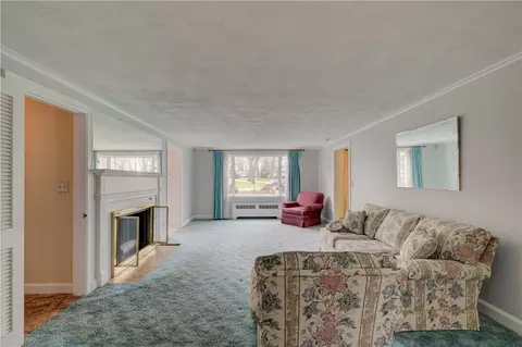 Living - 1 Pine Edge Ct, Warwick, RI 02889 photo 1 of 4