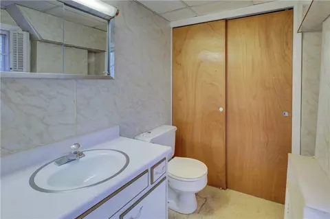 Bath - 1 Pine Edge Ct, Warwick, RI 02889 photo 3 of 3