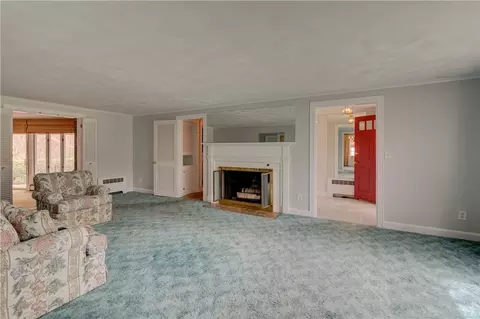 Living - 1 Pine Edge Ct, Warwick, RI 02889 photo 3 of 4