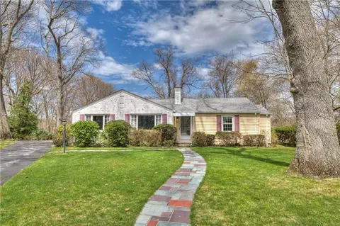 1 Pine Edge Ct, Warwick, RI 02889
