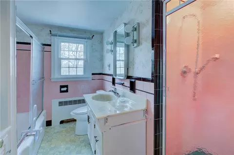 Bath - 1 Pine Edge Ct, Warwick, RI 02889 photo 1 of 3