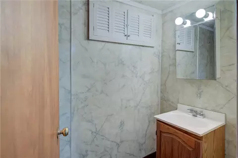 Bath - 1 Pine Edge Ct, Warwick, RI 02889 photo 2 of 3