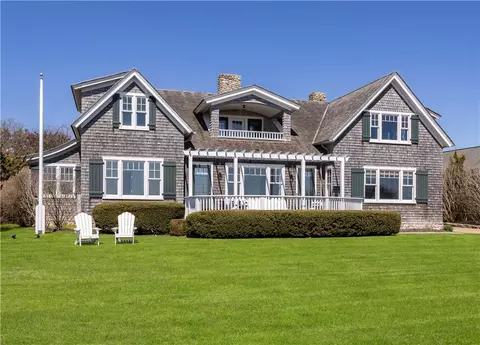 54 Wawaloam Dr, Westerly, RI 02891