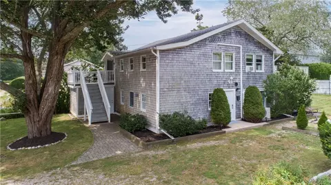 6 Richmond Dr, Westerly, RI 02891
