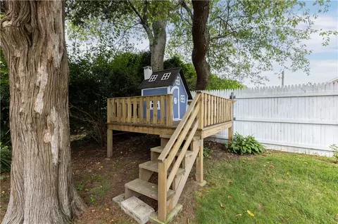Exterior - 6 Richmond Dr, Westerly, RI 02891 photo 10 of 14