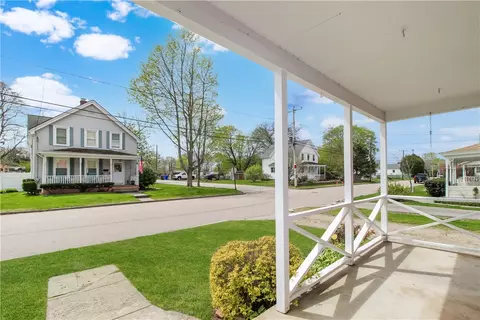 41 Clark St, Westerly, RI 02891 photo 3