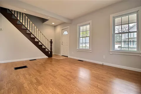 41 Clark St, Westerly, RI 02891 photo 4