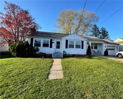 15 Winthrop St, East Providence, RI 02915