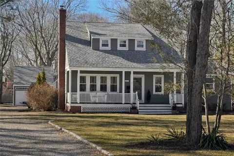 286 New Meadow Rd, Barrington, RI 02806