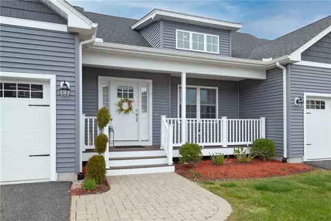 3 Bailey Brook Ct, Middletown, RI 02842