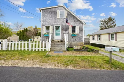 22 Greenfield Avenue Ave, Portsmouth, RI 02871