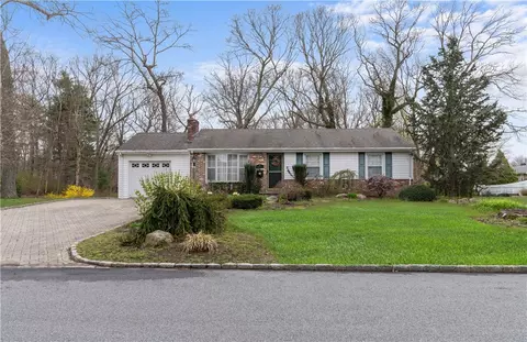 31 Parkside Way, North Kingstown, RI 02852