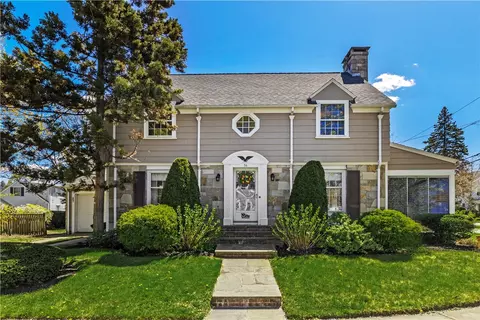 56 Julia St, Cranston, RI 02910