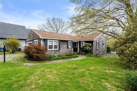 100 N River Dr, Narragansett, RI 02882