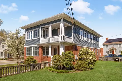107 Sefton Dr, Cranston, RI 02905