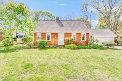 21 Frederick Dr, Barrington, RI 02806