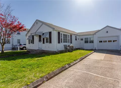 47 Byron Ave, Pawtucket, RI 02861