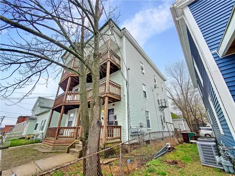 186 High St, Woonsocket, RI 02895 photo 2