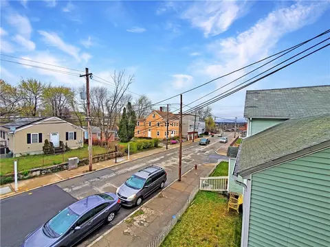 186 High St, Woonsocket, RI 02895 photo 5