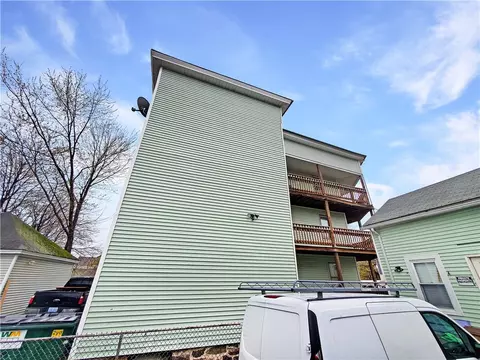 186 High St, Woonsocket, RI 02895 photo 3