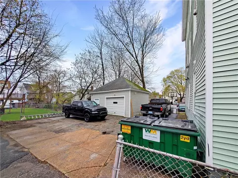 186 High St, Woonsocket, RI 02895 photo 4