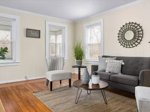 Living - 89 Irving Rd, Warwick, RI 02888 photo 3 of 4
