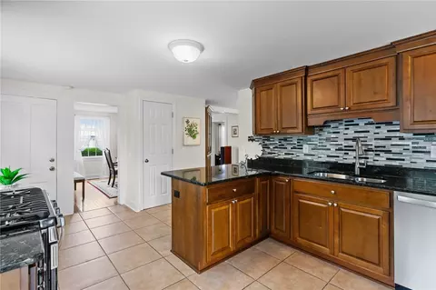 68 Margin St, Westerly, RI 02891 photo 10