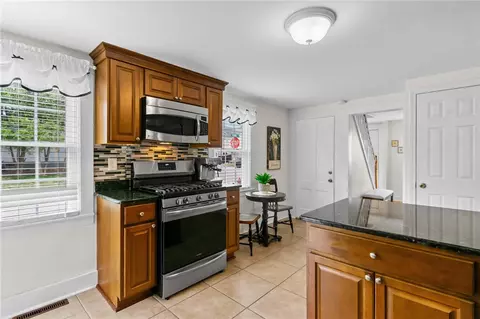 68 Margin St, Westerly, RI 02891 photo 9