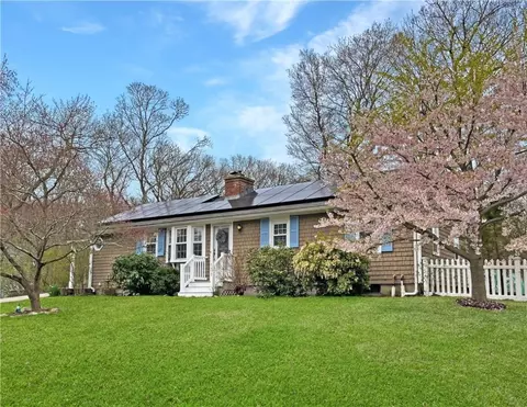131 Westwood Dr, East Greenwich, RI 02818