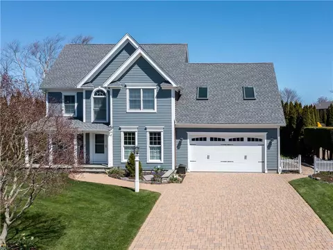 64 John Kesson Ln, Middletown, RI 02842