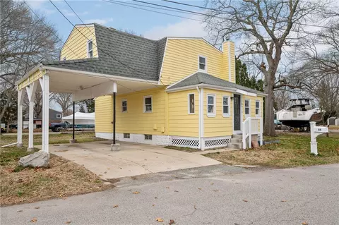 85 Bend St, Warwick, RI 02889 photo 2
