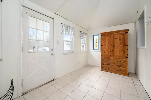 85 Bend St, Warwick, RI 02889 photo 9