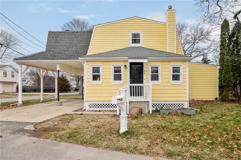 85 Bend St, Warwick, RI 02889