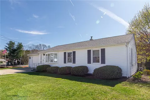 26 Glendale Dr, West Warwick, RI 02893