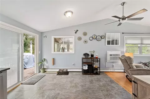 Entry Way - 90 Webb Ave, Warwick, RI 02889 photo 2 of 4