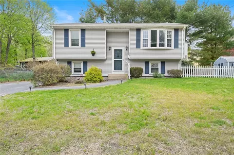 90 Webb Ave, Warwick, RI 02889