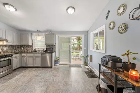 Entry Way - 90 Webb Ave, Warwick, RI 02889 photo 3 of 4