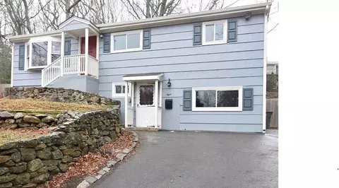8 Cynthia Dr, Coventry, RI 02816