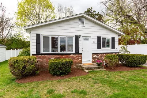 36 Versailles St, Cranston, RI 02920