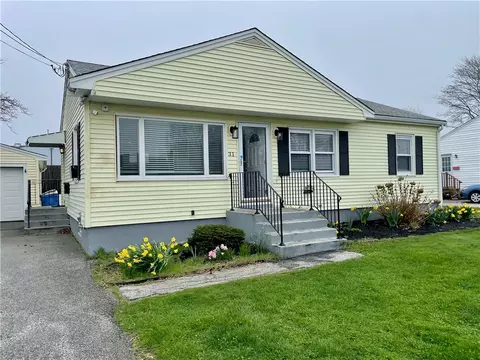 31 Rosedale Ter, Middletown, RI 02842