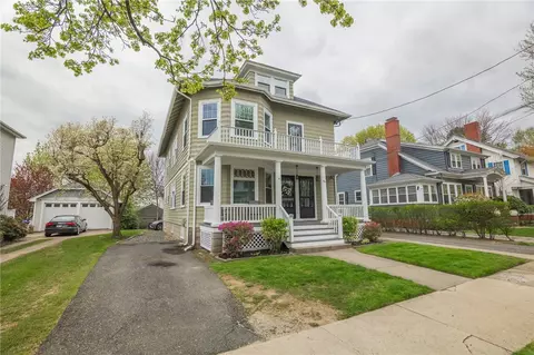 62 Ravenswood Dr, Providence, RI 02908