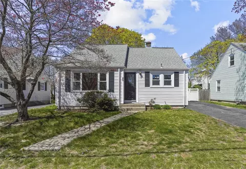 28 Welden St, Pawtucket, RI 02861