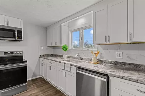 Kitchen - 16 Scott Ln, Bristol, RI 02809 photo 2 of 4