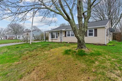 16 Scott Ln, Bristol, RI 02809