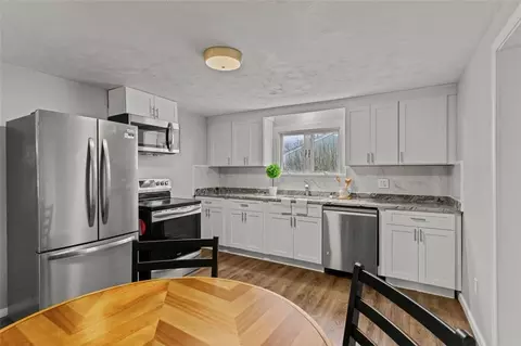 Kitchen - 16 Scott Ln, Bristol, RI 02809 photo 3 of 4