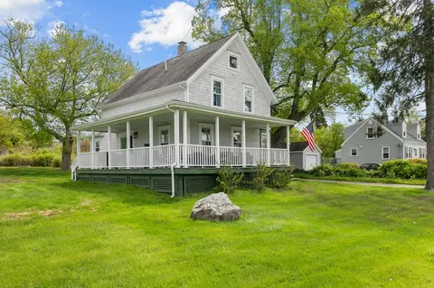 441 Turnpike Ave, Portsmouth, RI 02871