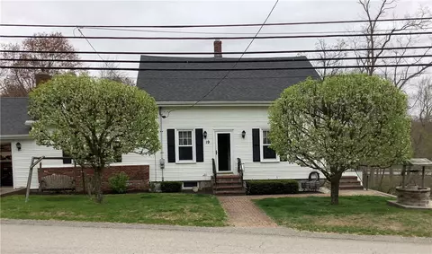 19 Old Pound Hill Rd, North Smithfield, RI 02896
