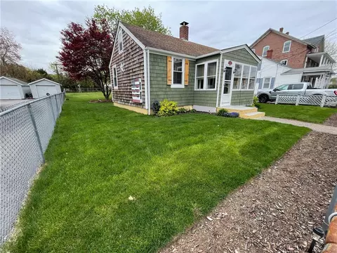 104 Main St, Manville, RI 02838